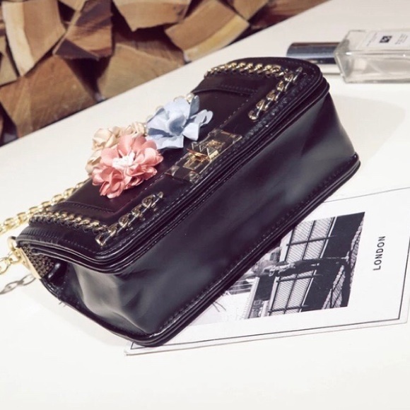 Super Cute & Trendy  Handbag - Picture 2 of 4